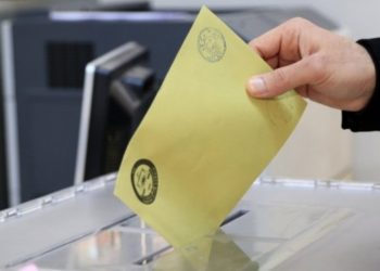 Li Stenbolê dengdan dest pê kir