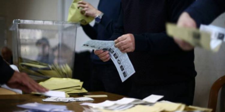 Li Stenbolê hejmartina dengan dest pê kir