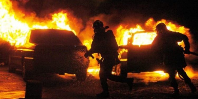 LEZGÎN – Yekîneyên Tolhildanê: Li Bagcilarê sê wesayit hatin şewitandin