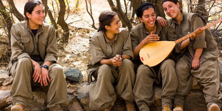 Ji Pênûsa Gerîlla: Rêwiyên Çiyan….