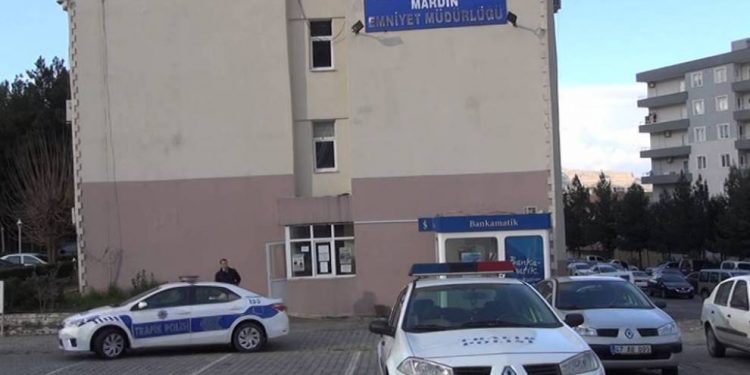 Polisan li Mêrdînê 4 cîwan binçav kir