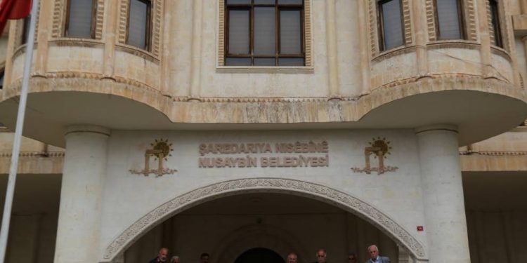 Qeyûmê Nisêbînê malê şaredariyê û Navenda Ciwanan a HDP diyarî saziyên dewletê kiriye