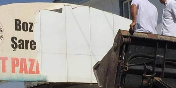 Şaredariya Hewagê jî dest bi rakirina lewheyên Kurdî kirin