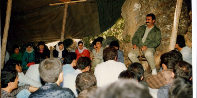 Ji Pênûsa Gerîlla: Jiyan Bi Serokatî Re Watedare