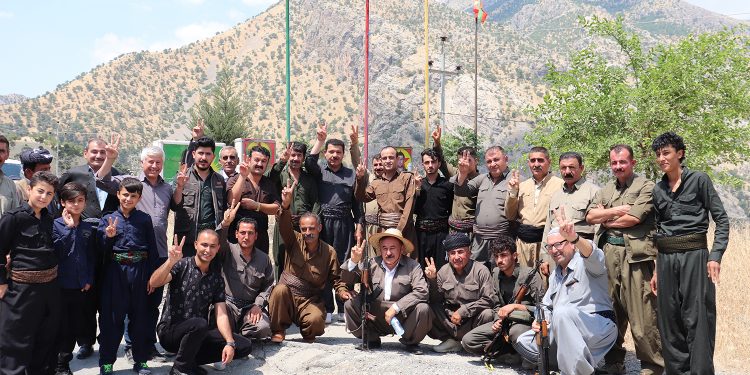 Pêşmergeyên Dêrîn bi çek û rextên xwe çûn serdana çalakiya mertalên zindî li Qendilê