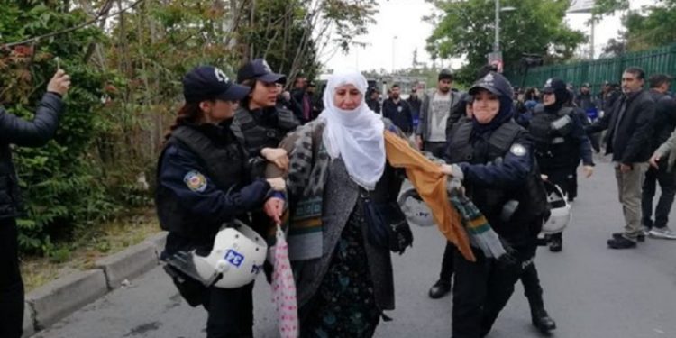 Dayika 56 salî hefteyekî di bin çavan de hiştin: Kodê de çiye?