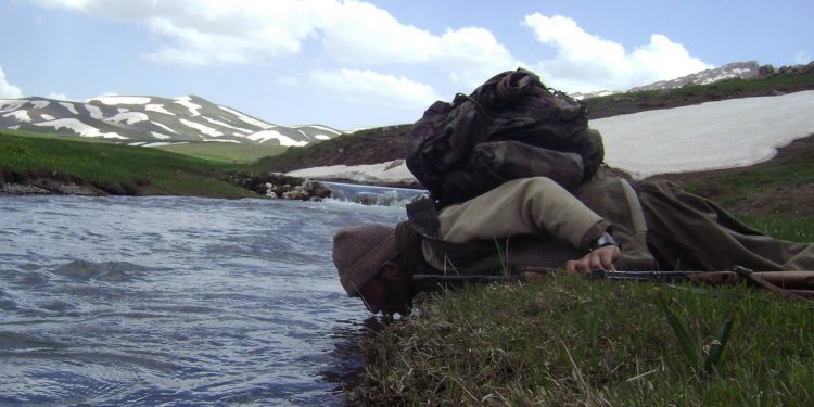 Ji Pênûsa Gerîla – Hestên li Keviyên Ava Şêranê