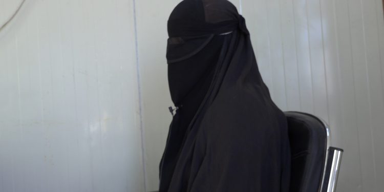 TAYBET – Jina DAÎŞ’î: ‘Ew kesên ku direvin û diçin Tirkiyê ceza nagirin’