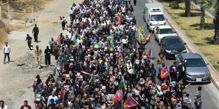 Silêmanî bi sloganên “Bimre Xiyanet” xwedî li şehîdê xwe yê şoreşger û pêşeng derket