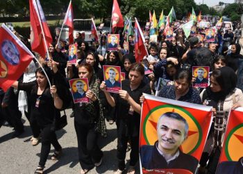 Silêmanî bi sloganên “Bimre Xiyanet” xwedî li şehîdê xwe yê şoreşger û pêşeng derket