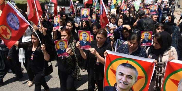 Silêmanî bi sloganên “Bimre Xiyanet” xwedî li şehîdê xwe yê şoreşger û pêşeng derket