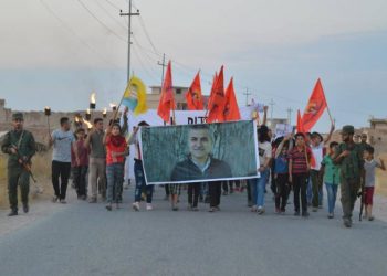 Ciwanên Ezidî li dijî êrîşên dagirker ên dewleta Tirk meşiyan