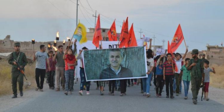 Ciwanên Ezidî li dijî êrîşên dagirker ên dewleta Tirk meşiyan