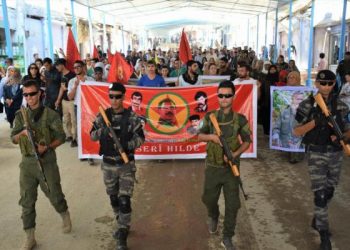 Ciwanên Serêkaniyê li hember dagirkeriya Tirk meşiyan