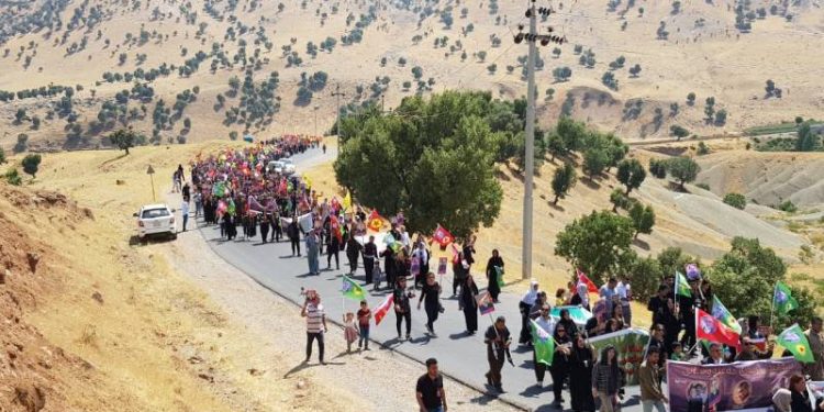Diyar Xerîb û hevalên wî ji aliyê bihezaran kesî ve li Qendîlê tê bîranîn
