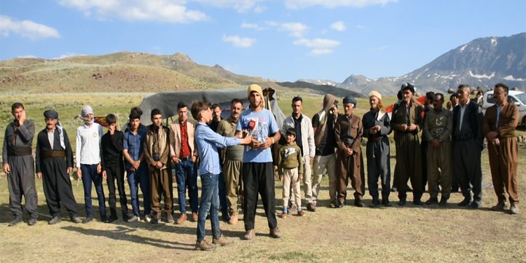 Eşîreta Surçî çûn serdana çalakvanên Mertalên Zindî