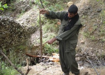 Dagirkeriya dewleta Tirk bi F-16 û helîkopteran xwezaya li Xakurkê wêran dike