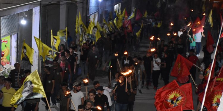 Ciwanên Helebê bi meşeke meşaleyî Şoreşa 19’ê Tîrmehê hate silav kirin