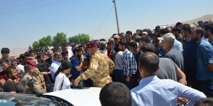 Leşker dagirker ên Iraqî rê neda şêniyên Mexmûrê