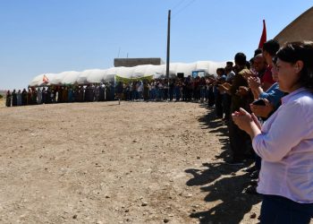 Çalakiya mertalên zindî li dijî dagirkeriyê li ser sînorê Kobanê di roja 11’an de didome