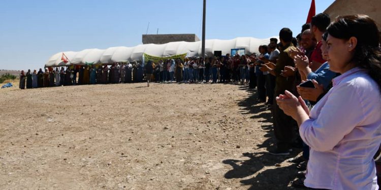 Çalakiya mertalên zindî li dijî dagirkeriyê li ser sînorê Kobanê di roja 11’an de didome