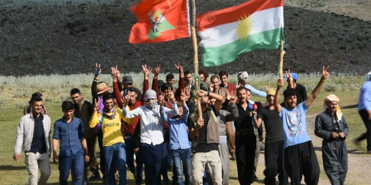 Çalakiya Mertalên Zindî li Bînarê Qendîlê di roja 36’an û li Bradostê di roja 26’an de didomin