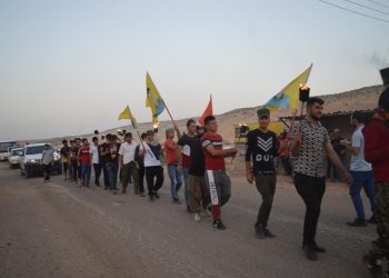 Ciwanên Şengalê li dijî êrîşên dagirkeriya Tirk meşiyan