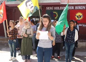 Yekîtiya Jinên Ciwan a Helebê desteserkirina şaredariyên Bakurê Kurdistanê şermezar kir