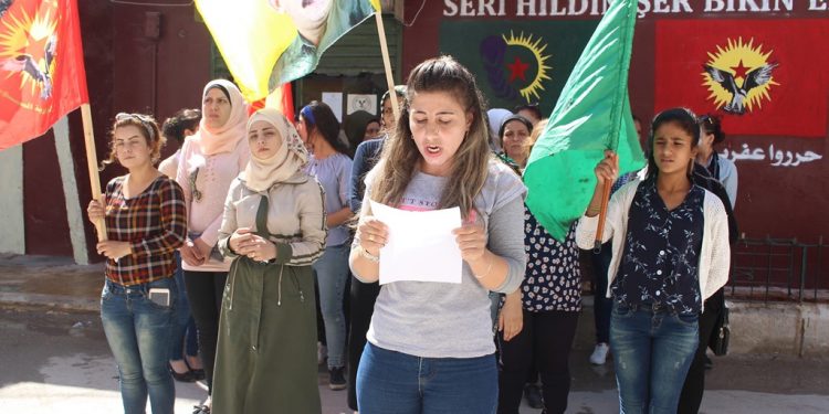 Yekîtiya Jinên Ciwan a Helebê desteserkirina şaredariyên Bakurê Kurdistanê şermezar kir