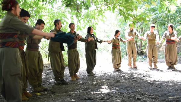 Gerîlayan bi coş 15’ê Tebaxê pîroz kirin