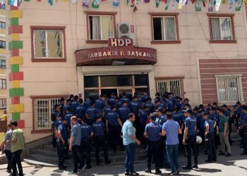 Polîsên dagirker ên Tirk Avahiya HDP’ê ya Amedê dorpêçkirin