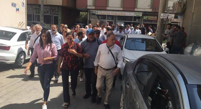 Gelê Nisêbînê li dijî qeyûman daketin kolanan