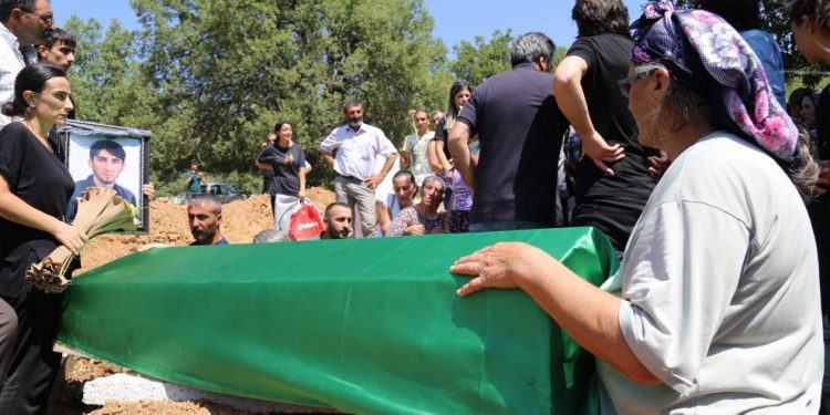 Cangoriyê azadiyê şehîd Destiyar Veroz ê HPG’î li Dersimê spartin axê