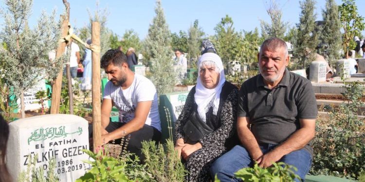 Welatiyên Amedê çûn serdana goristanên şehîdan