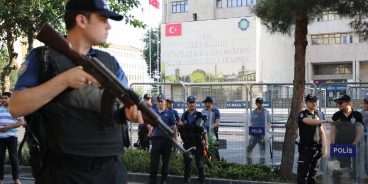 Operasyonên qeyûmê didomin: 3 siyasetmedar hatin destgîrkirin