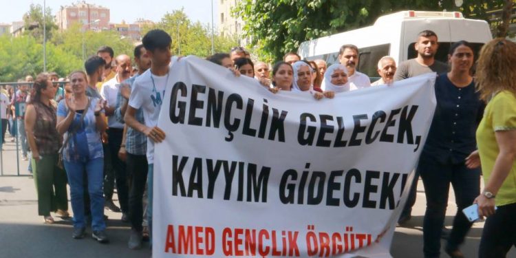 Ciwanên HDP’ê: Li dijî Dehaqan em Kawayê Hesinkar in