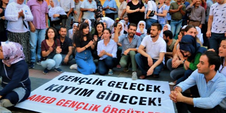 Ciwanên HDP’ê: Li dijî Dehaqan em Kawayê Hesinkar in