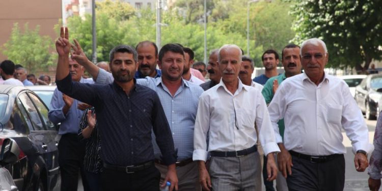 Li Amedê 8’emîn roja çalakiya rûniştinê bi tilîliyan dest pê kir