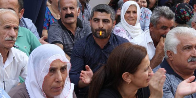 Li Amedê 8’emîn roja çalakiya rûniştinê bi tilîliyan dest pê kir