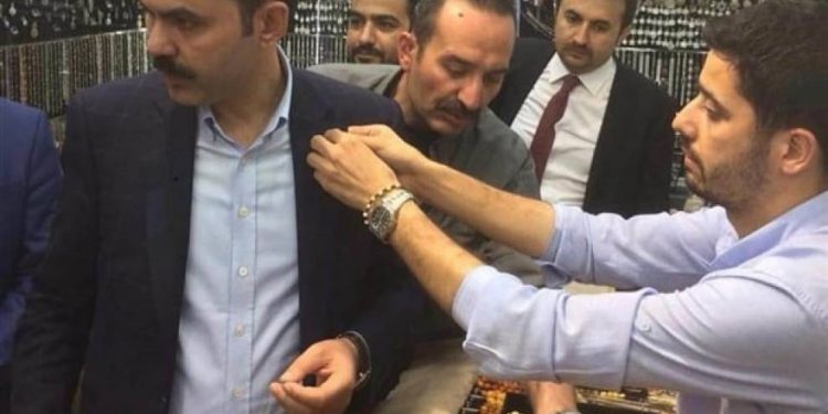 Qeyûmê Mêrdînê malê Şaredariyê diyarî çeteyên Akp’ê dike!