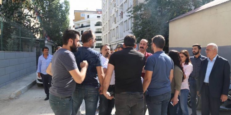 Li Wanê polîsên dagirker êrîşî Gel û wekîlên HDP’yî kirin