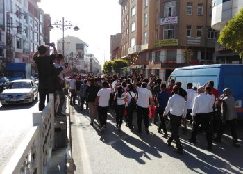 Roja Berxwedanê a 5’an: Gel û wekîlên HDP’ê li Wanê dest bi çalakiya rûniştinê kirin