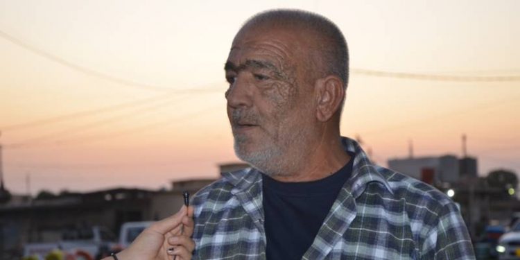 Ciwanan li Mexmûrê li ser dorpêçê belavok belav kirin