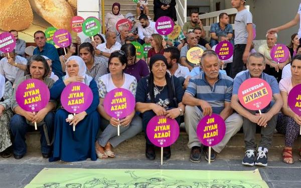 Berxwedana li Amedê di roja 20’an de didome