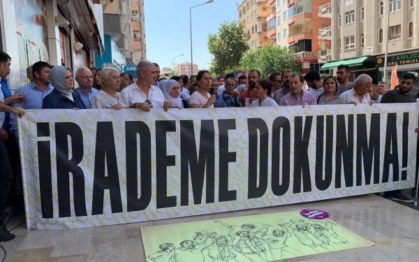 Berxwedana li Amedê di roja 20’an de didome