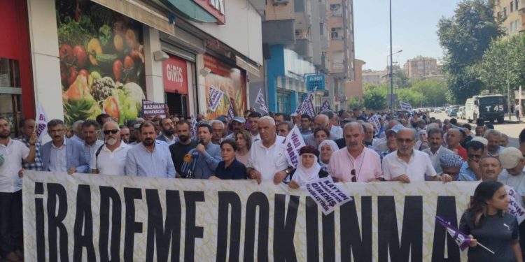 Li Amedê berxwedana dijî qeyûman di roja 29’an de ye