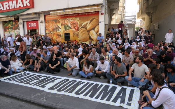 Berxwedana dijî qeyûman li Amedê: Tu kes nikare me!