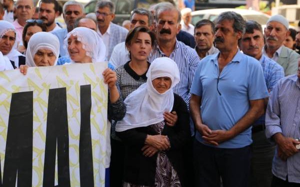 Berxwedana Amedê didome: Divê Amed dengê xwe bilind bike!