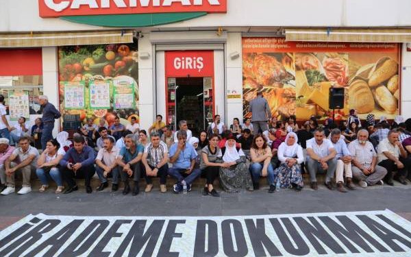 Berxwedana Amedê didome: Divê Amed dengê xwe bilind bike!