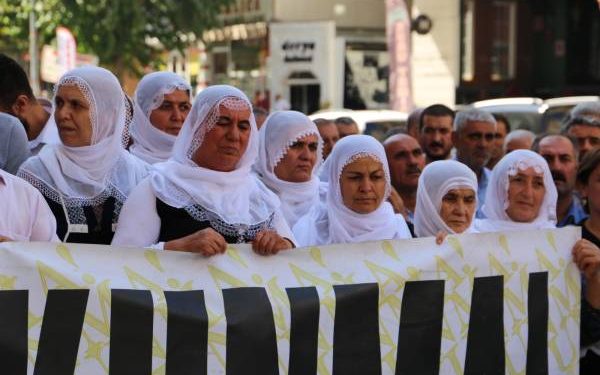 Berxwedana Amedê didome: Divê Amed dengê xwe bilind bike!